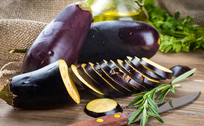 eggplant-and-eye-function-1503390224042-99-0-596-800-crop-1503390371134.jpg