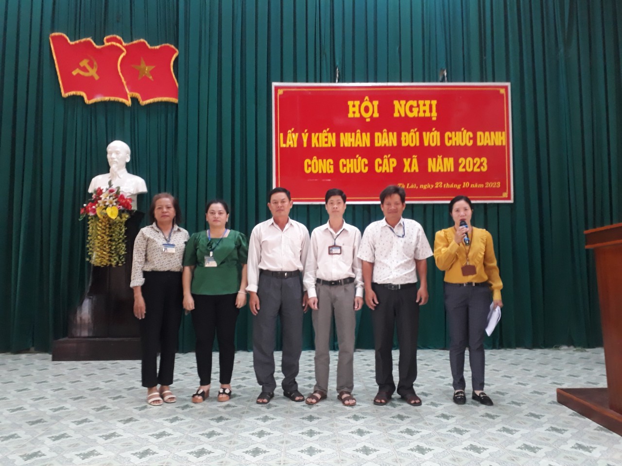 Các công chức xã Tà Lài.jpg