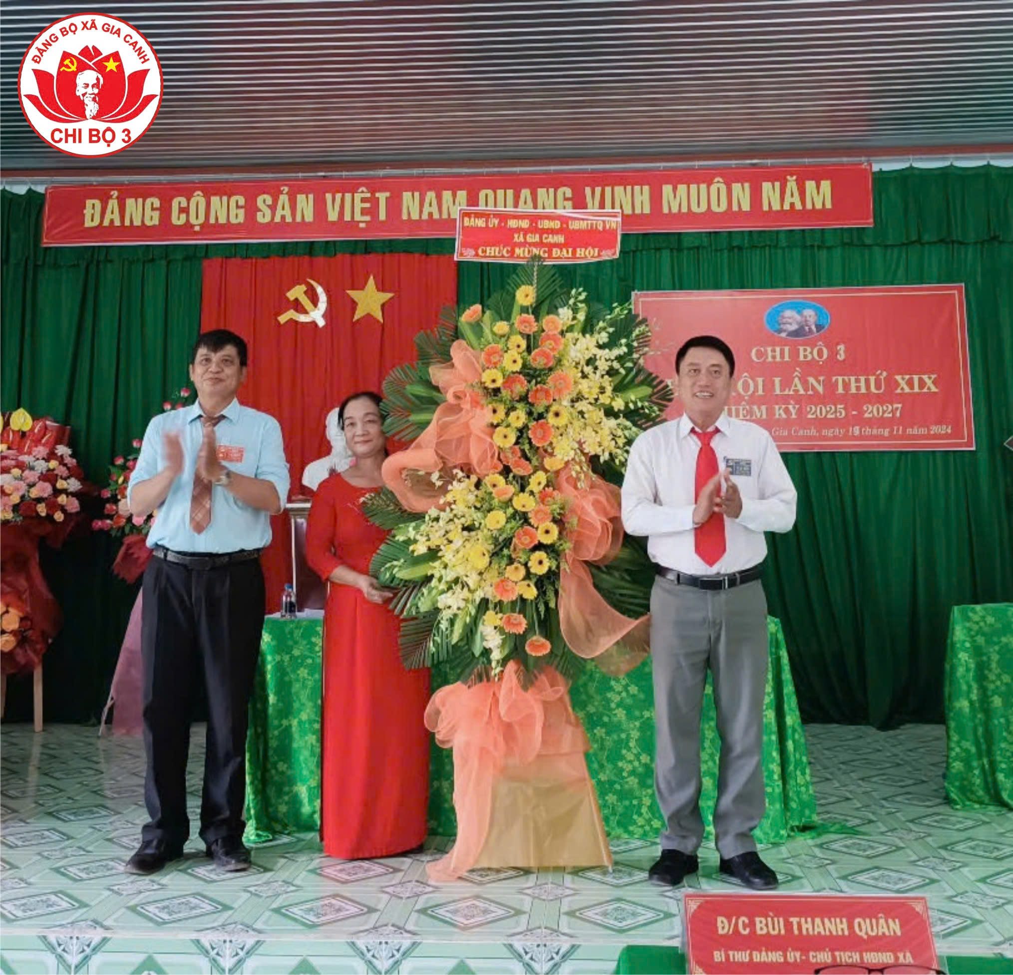 HOA CHÚC MỪNG.jpg