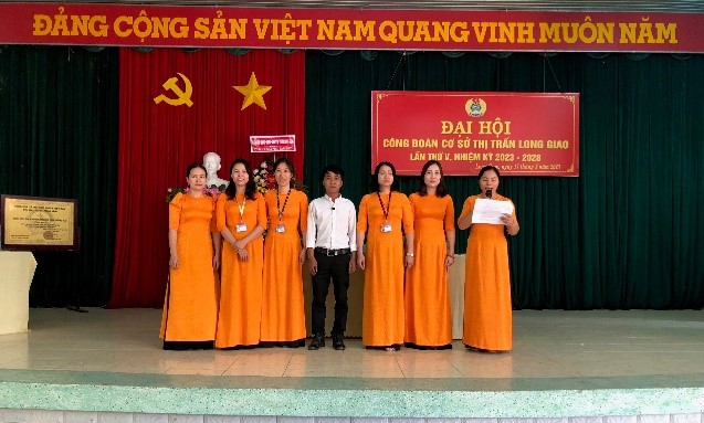 Ra mắt BCH Công đoàn.jpg