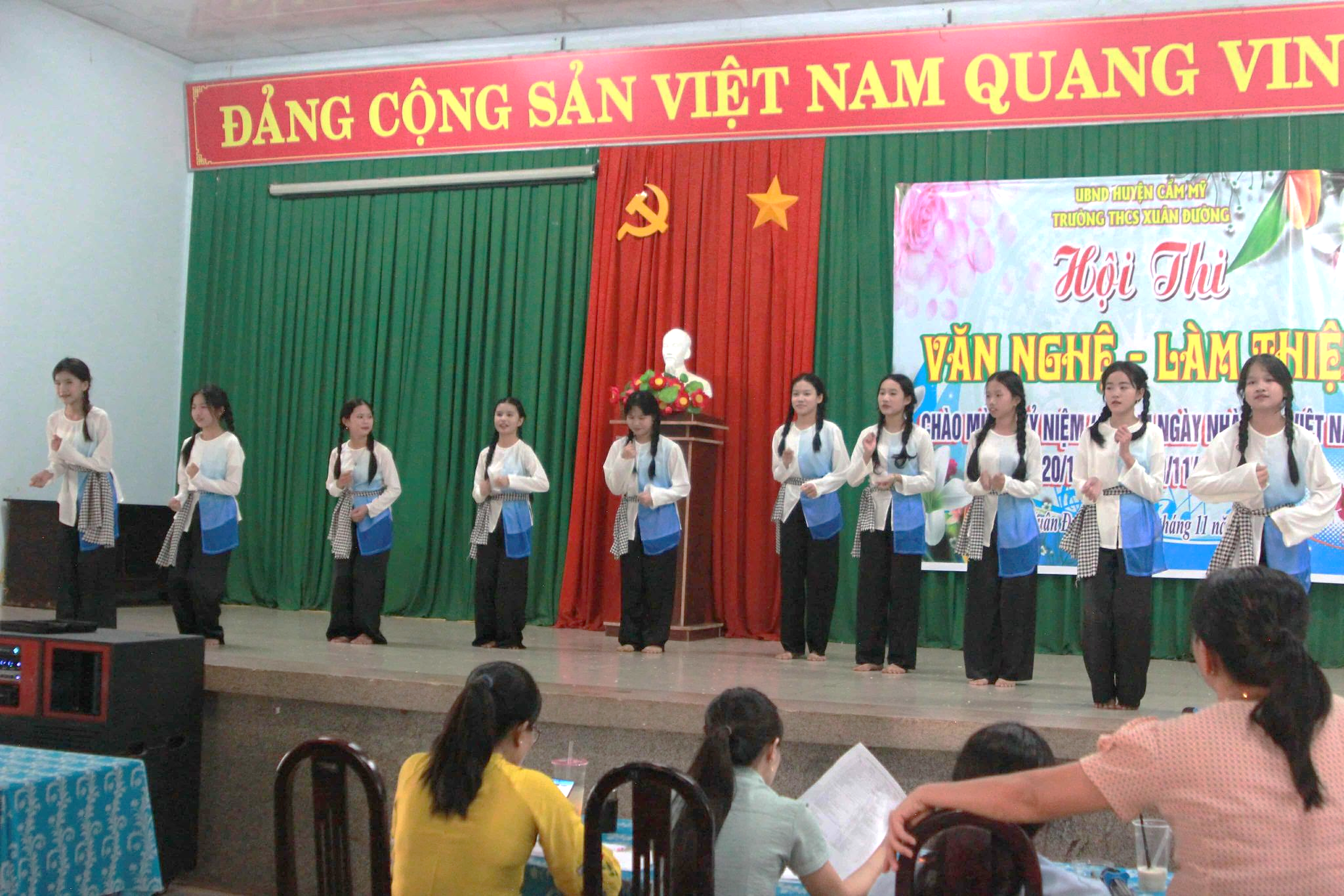 văn nghệ 2.png